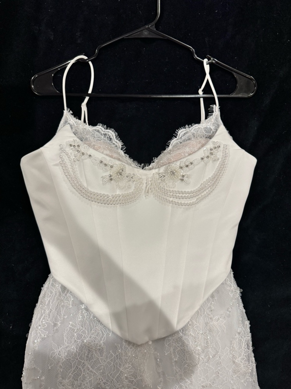 Elegant Strapless Lace Evening Dress in Ivory - Picture 4 of 12